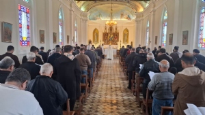 Padres e diáconos se reúnem em Santa Gertrudes para Manhã de Oração pela Santificação do Clero